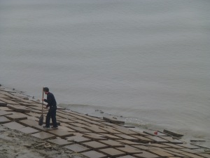 plenty of room to rinse a mop where the Han joins the Yangtze
